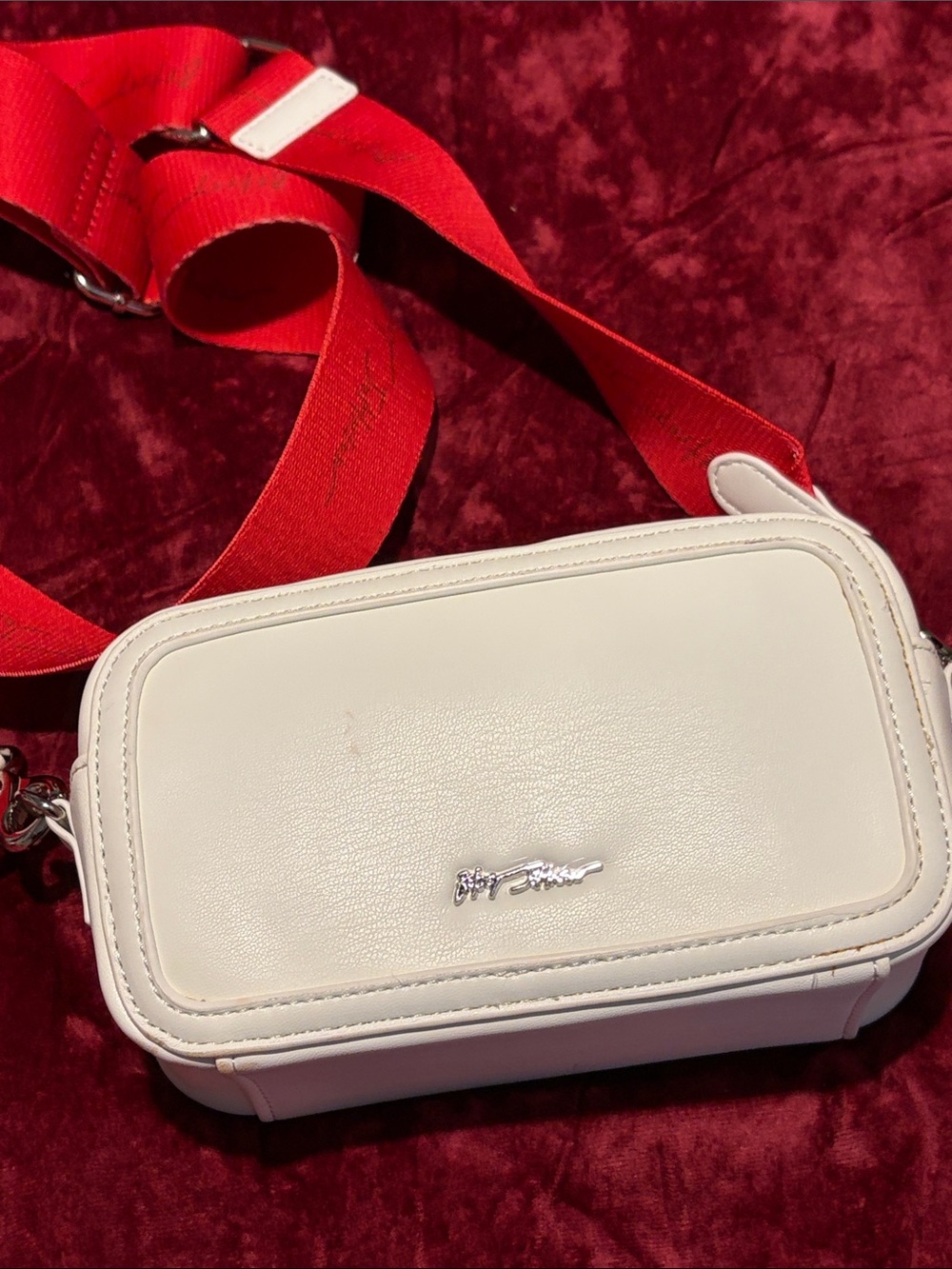 Betsy Johnson White Crossbody Bag with Red Heart Crystal Panel - Picture 3 of 4
